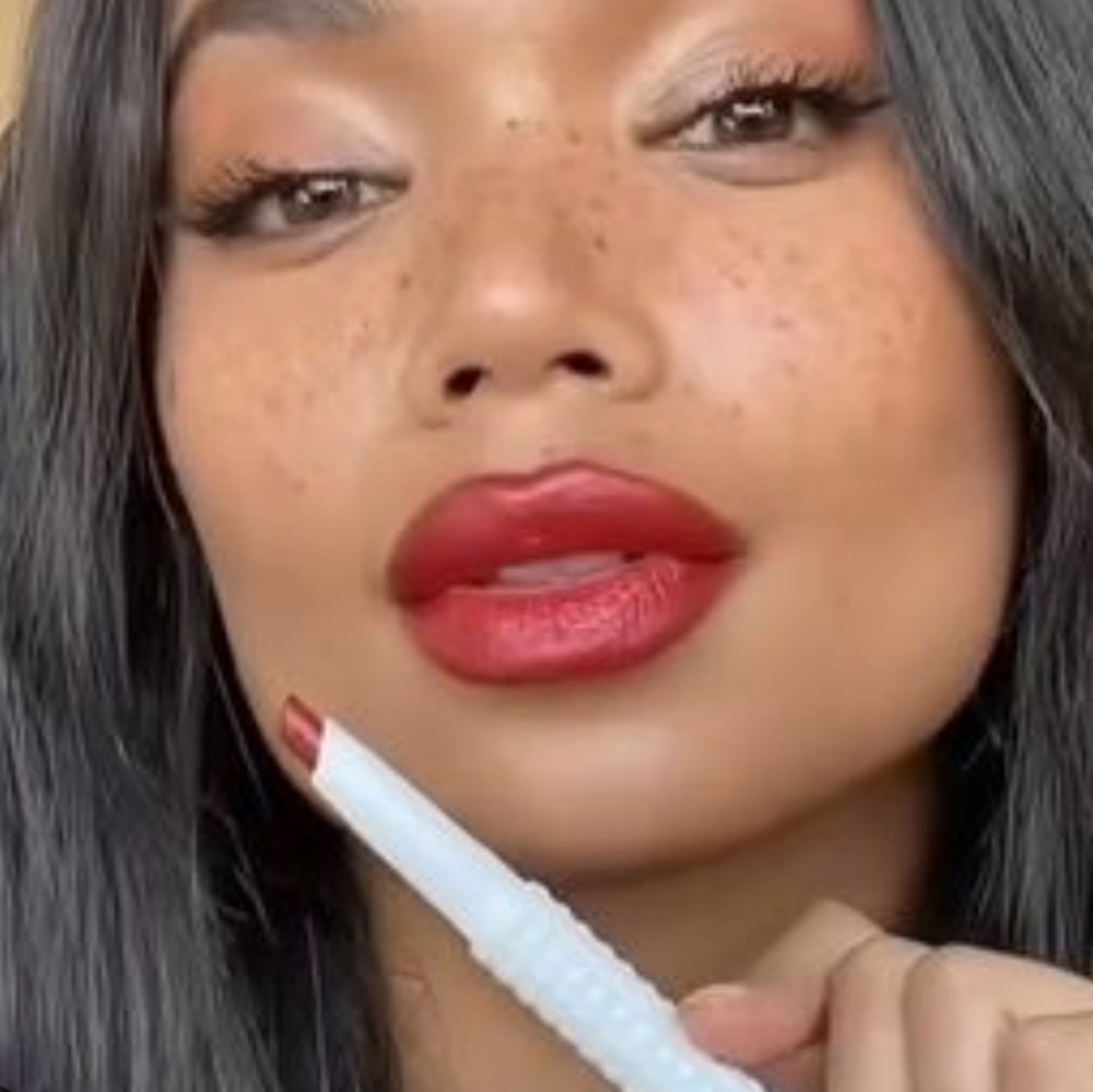 ❇️🧚‍♀️ROLE BREAKER MINI Kat Von D Epic Kiss Lipstick NWOBOX